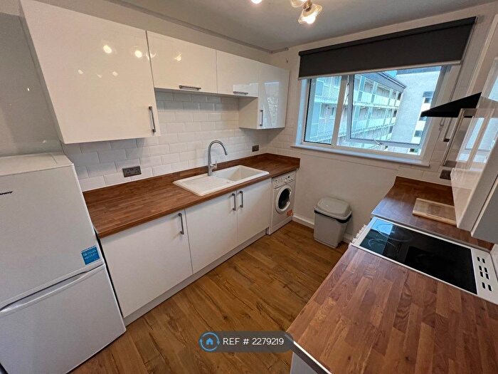 2 Bedroom Flat To Rent In Crown Road North, Glasgow, G12