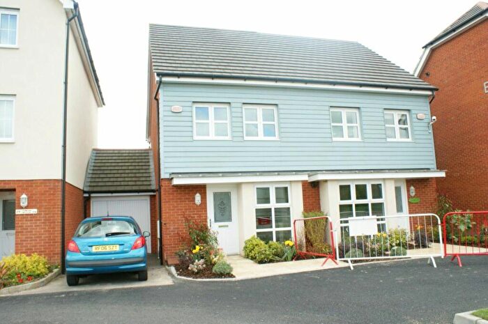 2 Bedroom House To Rent In Ashmount Crescent, Cippenham, SL1