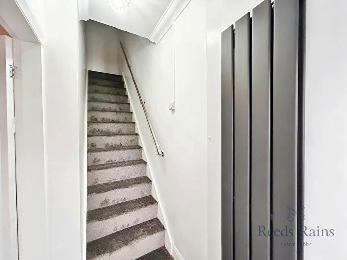 3 Bedroom Terraced House For Sale In Wharfedale Avenue, Hull, East Yorkshire, HU9