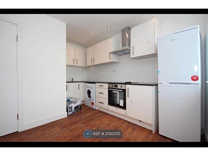 Studio To Rent In Park Royal Road, London, NW10