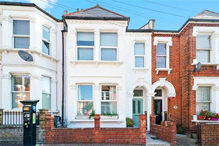 3 Bedroom Flat For Sale In Cathles Road, Clapham South, SW12
