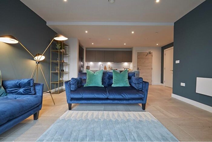 3 Bedroom Apartment To Rent In Rochdale Road, Manchester, Greater Manchester, M4