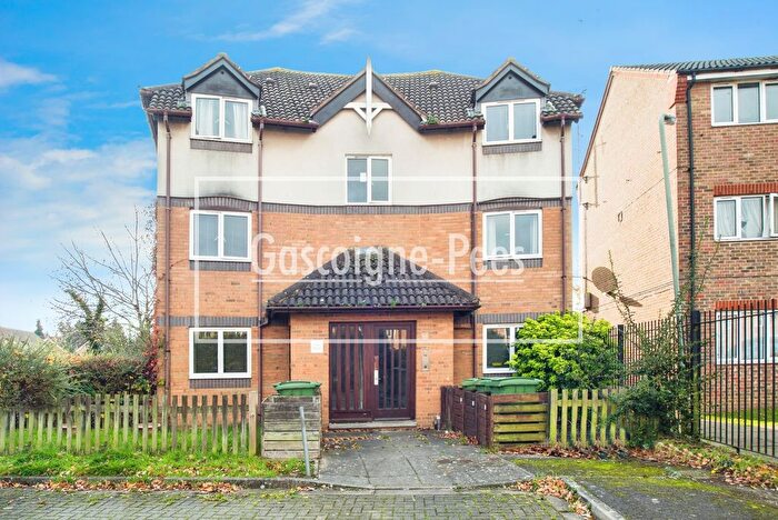 1 Bedroom Flat To Rent In Pankhurst Road, Walton-On-Thames, KT12