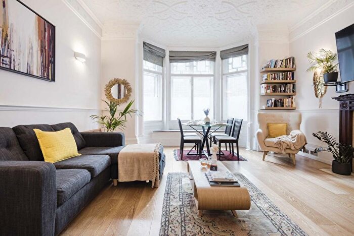 1 Bedroom Flat To Rent In Half Moon Street, London, W1J