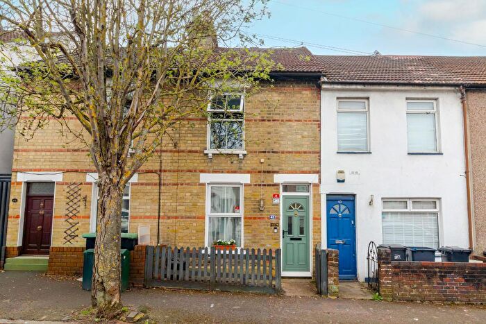2 Bedroom Terraced House For Sale In Crunden Road, South Croydon, CR2