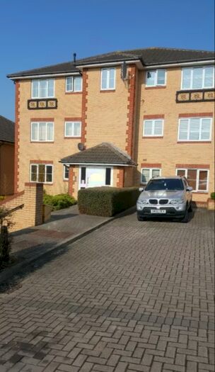 1 Bedroom Flat To Rent In Herent Drive, Clayhall IG5