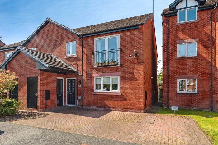 2 Bedroom Maisonette For Sale In Chesterton Court, Chester, Cheshire, CH2