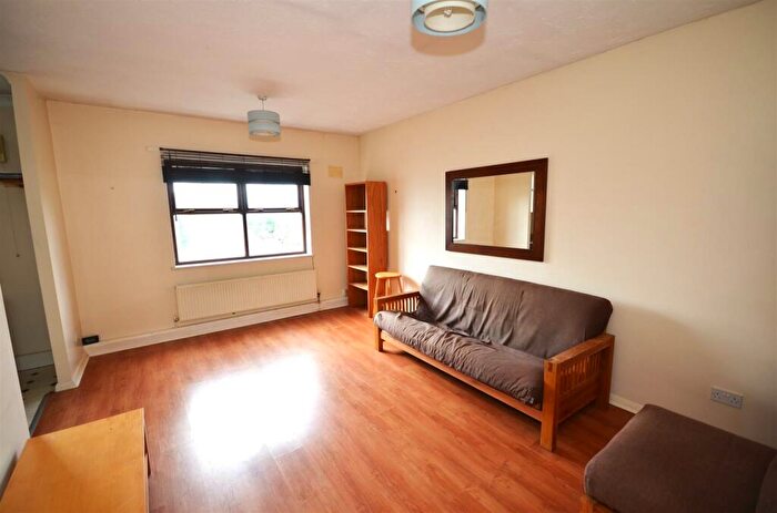 1 Bedroom Flat To Rent In Railway Approach, N4