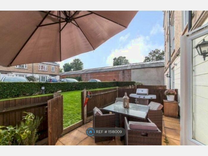 2 Bedroom Flat To Rent In Clapham Park Road, London, SW4