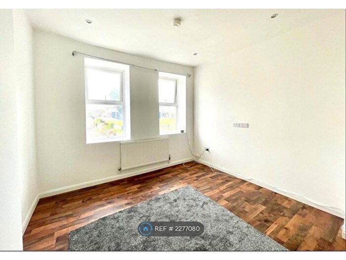 2 Bedroom Flat To Rent In Holton Road, Barry, CF63