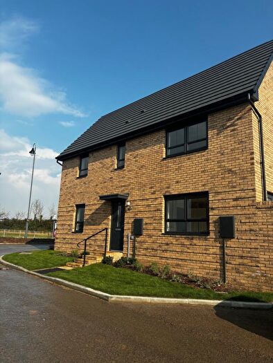 3 Bedroom Semi-Detached House To Rent In Shippery Lane Swindon, SN1