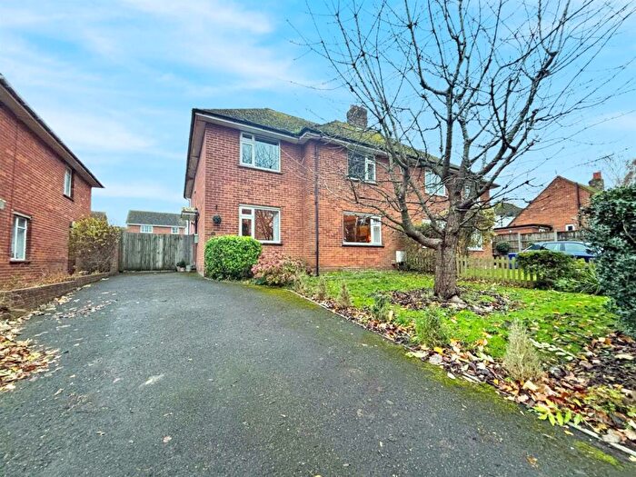 4 Bedroom Semi-Detached House For Sale In St. Laurence Close, Bapchild, Sittingbourne, ME9