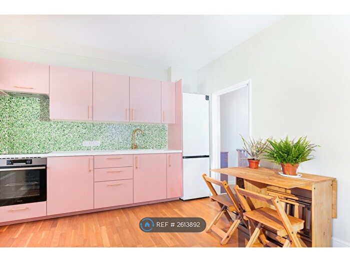 2 Bedroom Flat To Rent In London, London, SE14