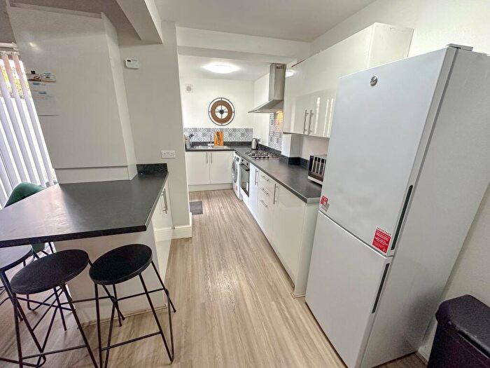 1 Bedroom House To Rent In Clapham Road (Room ), L4