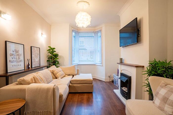 2 Bedroom End Of Terrace House For Sale In Coombe Road, Gravesend, Kent, DA12