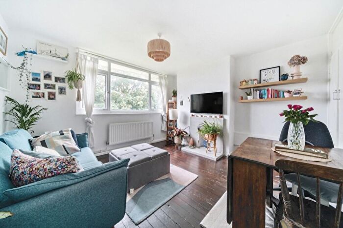 1 Bedroom Apartment For Sale In The Limes, Grove Park, London, SE5