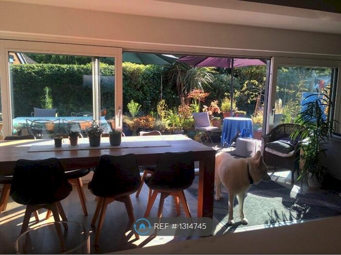 2 Bedroom Bungalow To Rent In Harding Way, Cambridge, CB4