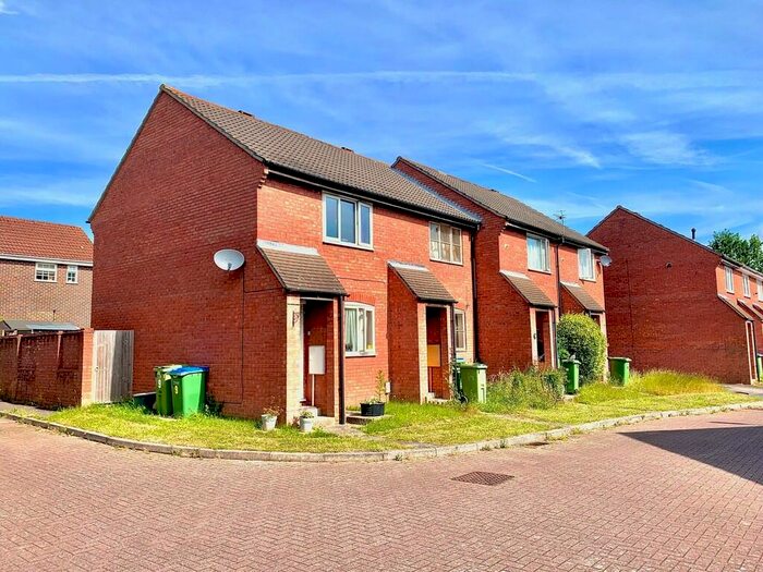 2 Bedroom End Of Terrace House To Rent In Horseshoe Close, Titchfield Common, PO14