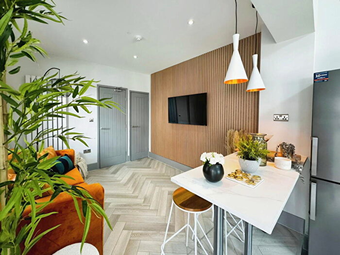 1 Bedroom House Of Multiple Occupation To Rent In Lansdown Road, Old Town, Swindon, Wiltshire, SN1