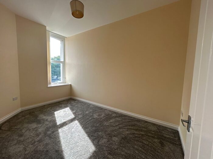 1 Bedroom Flat To Rent In Carmarthen Road, Swansea, SA5