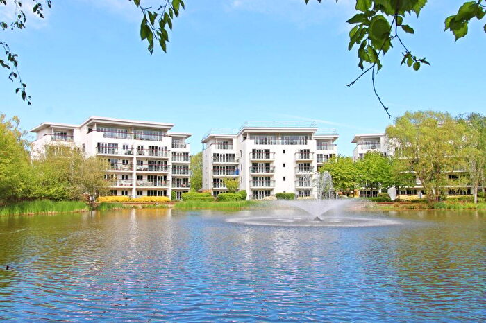 2 Bedroom Flat For Sale In Creswell Drive, Langley Waterside, Beckenham, BR3