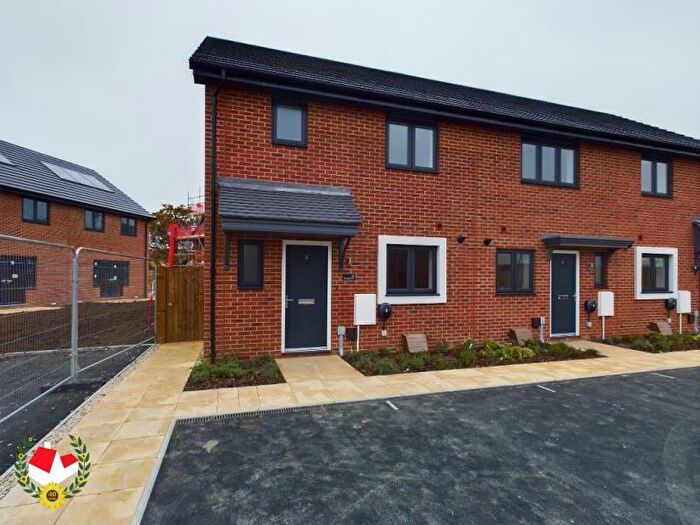 3 Bedroom End Of Terrace House To Rent In Spindle Way, Hardwicke, GL2