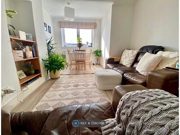 2 Bedroom Flat To Rent In West Hampstead, London, NW6