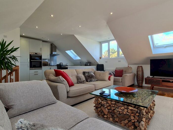 2 Bedroom House To Rent In Thornton Close, Ryde, PO33