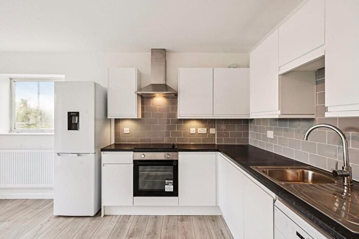 3 Bedroom Flat To Rent In Robin Hood Lane, Sutton, SM1