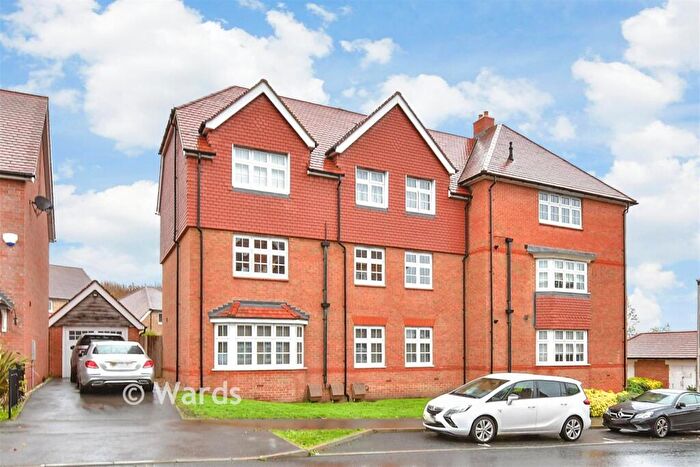 2 Bedroom Apartment For Sale In Germander Avenue, Halling, Rochester, Kent, ME2