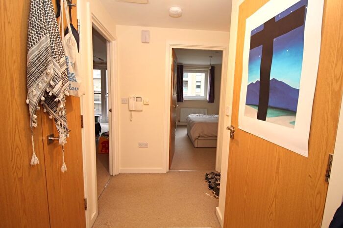 1 Bedroom Flat To Rent In Skerne Road, Kingston Upon Thames, Greater London, KT2