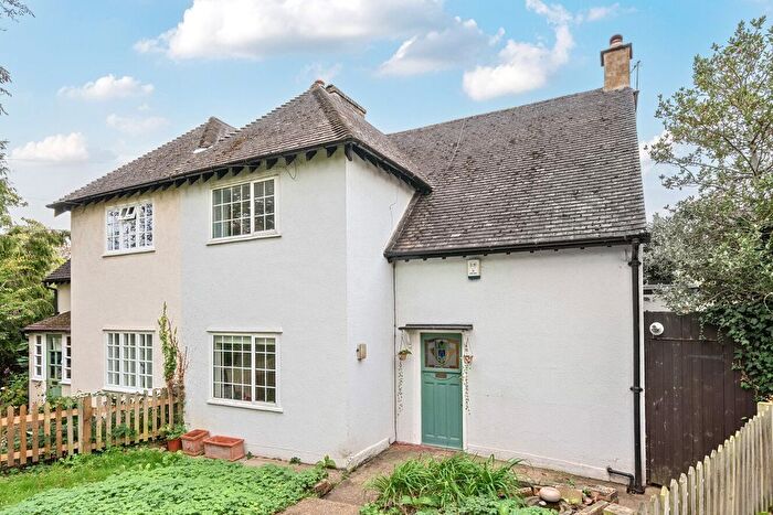 3 Bedroom End Terrace House For Sale In Red Post Hill, London, SE24