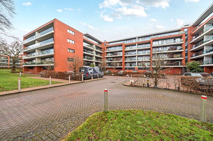 2 Bedroom Flat For Sale In Racecourse Road, Newbury, RG14