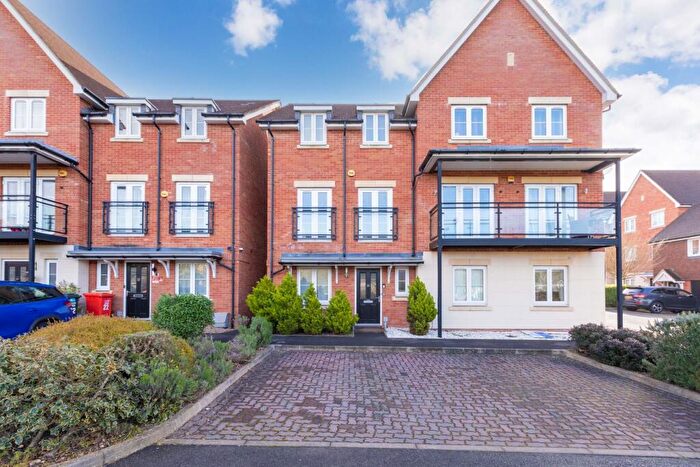 5 Bedroom Semi Detached House For Sale In Foxherne, Langley, SL3