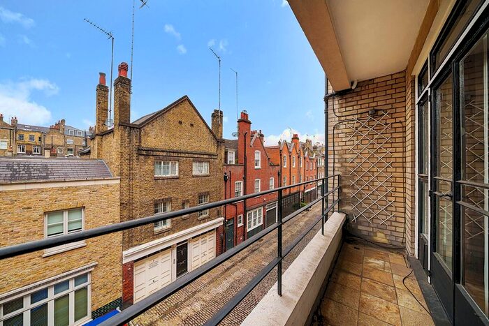 3 Bedroom Flat To Rent In Portland Place, Marylebone, London, W1B