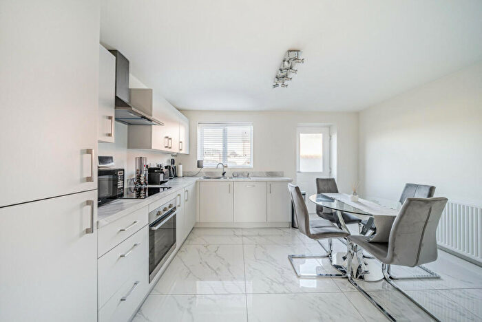 2 Bedroom Semi-Detached House For Sale In Riverside Way, Salford, M6