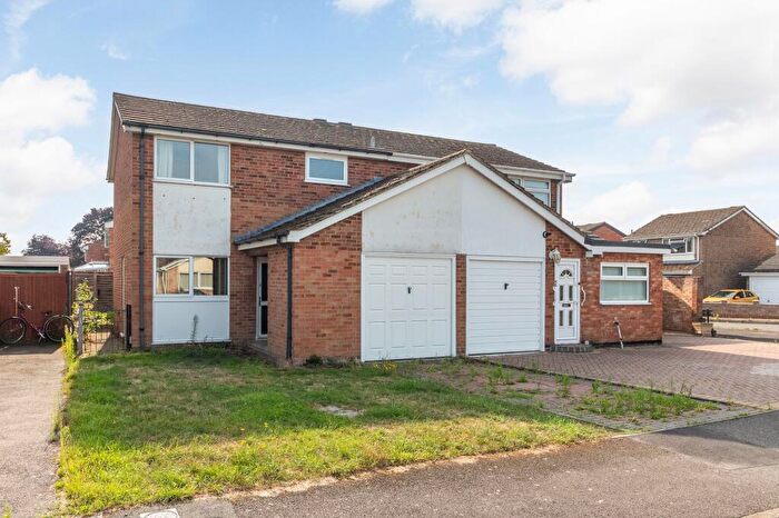 3 Bedroom Semi-Detached House For Sale In Sint Niklaas Close, Abingdon, OX14