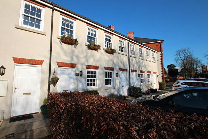 2 Bedroom Apartment To Rent In Gawton Crescent, Coulsdon, Surrey, CR5
