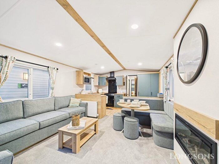 2 Bedroom Park Home For Sale In Pakefield Holiday Park, NR33