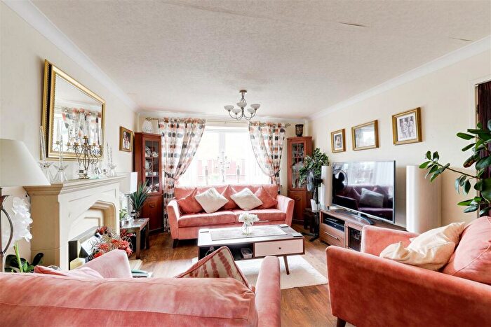 3 Bedroom Terraced House For Sale In Sloethorne Gardens, Arnold, Nottinghamshire, NG5