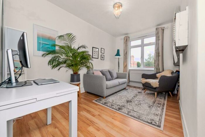 1 Bedroom Flat To Rent In Block D Peabody Estate, London, London, SE24