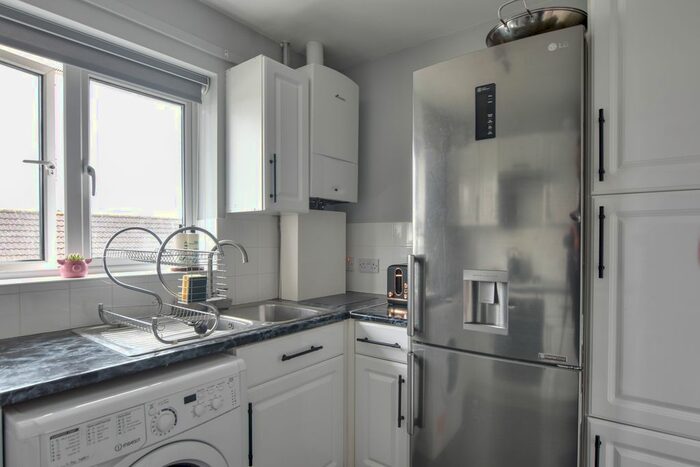 2 Bedroom Flat For Sale In Willow Road, Dunmow, CM6