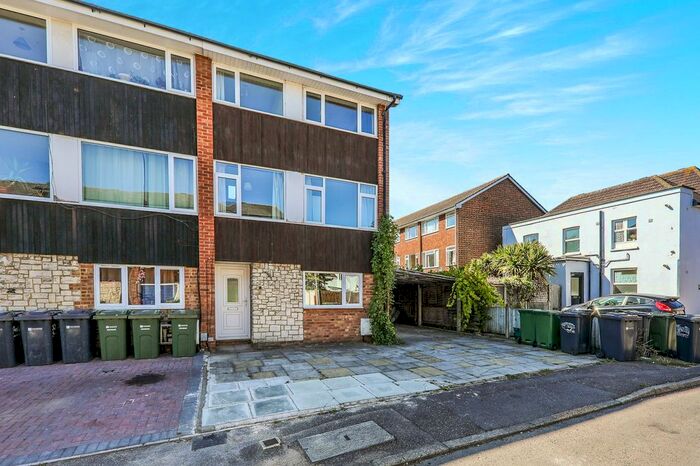 1 Bedroom Property To Rent In Queens Drive, Guildford, GU2