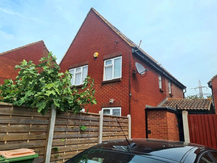 2 Bedroom Semi-Detached House To Rent In Porter Road, Beckton, London, E6