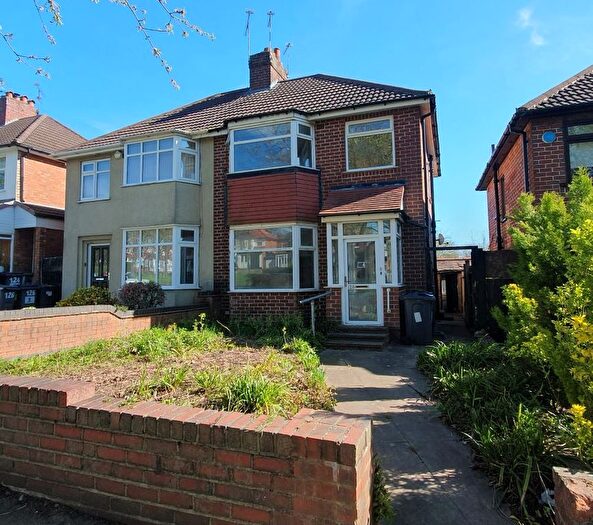 3 Bedroom Semi Detached House For Sale In Wolverhampton Road South, Birmingham, West Midlands, B32