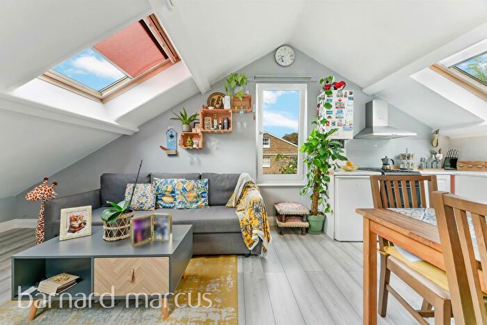 1 Bedroom Flat For Sale In London Road, Mitcham, CR4