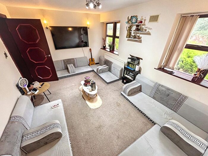 2 Bedroom Flat To Rent In Woodleigh Hall Mews, Rawdon, Leeds, West Yorkshire, LS19