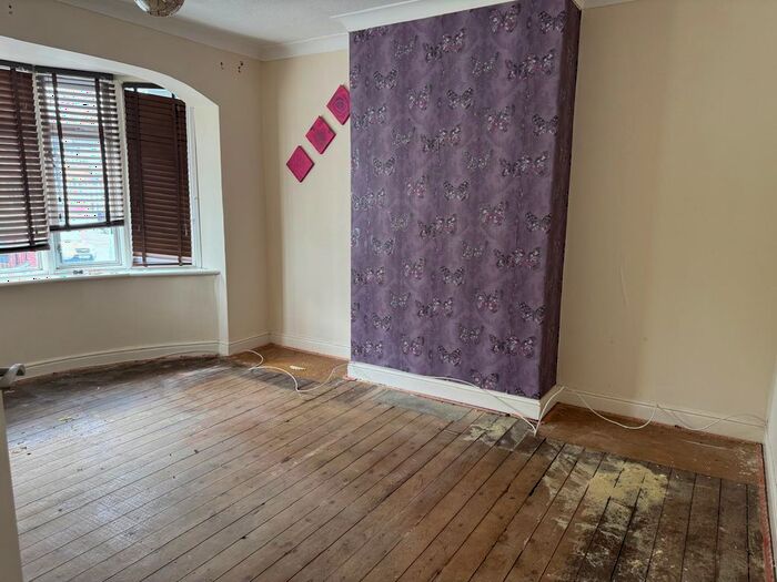 4 Bedroom Terraced House To Rent In Lessingham Avenue, Clayhall, Ilford, IG5