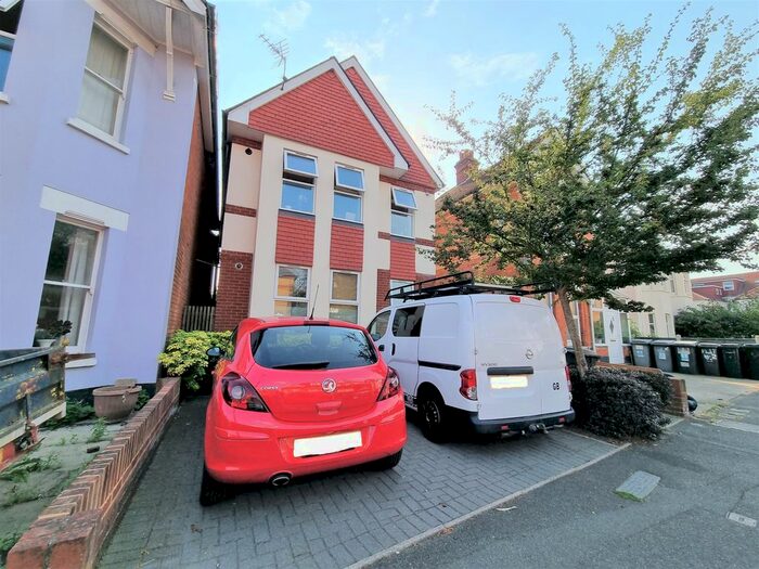 1 Bedroom Flat To Rent In Queensland Road, Bournemouth, BH5