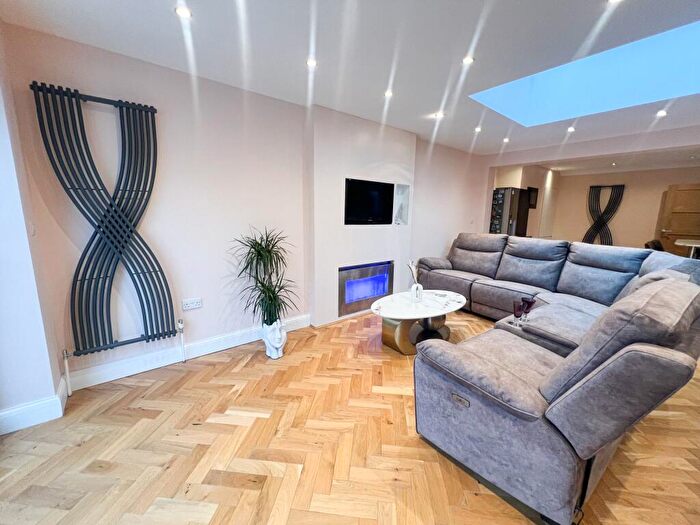 4 Bedroom Semi-Detached House To Rent In St. Barnabas Road, Woodford Green, IG8
